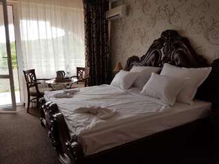 Отель Hotel Elit Palace and SPA Балчик Двухместный номер Делюкс с 1 кроватью (для 2 взрослых и 1 ребенка)-11